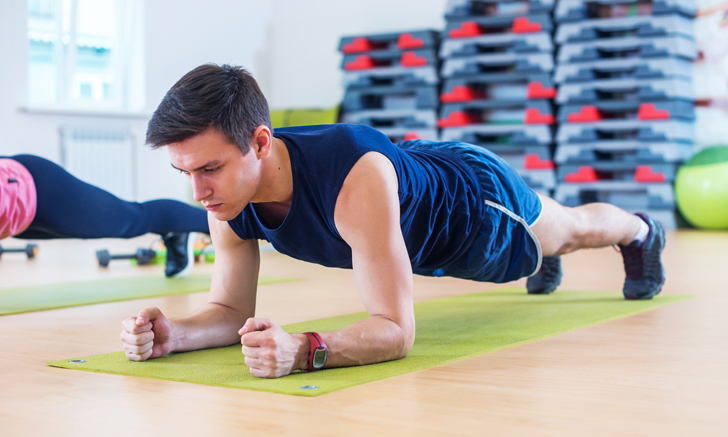 ท่าแพลงก์: ควรทำท่านี้ค้างไว้กี่วินาทีจึงจะได้ประโยชน์สูงสุดต่อกล้ามเนื้อหน้าท้องและกระดูกสันหลัง?