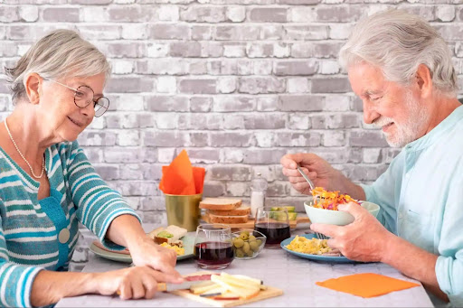 แพทย์แนะนำให้ผู้ที่มีอายุ 50 ปีขึ้นไปรับประทานอาหารเหล่านี้ทุกสัปดาห์