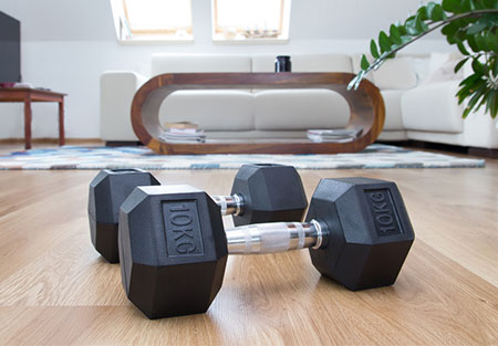 5 ท่าเวท ใช้ดัมเบลคู่เดียว ก็สร้างกล้ามเนื้อได้ครบทั้งร่าง