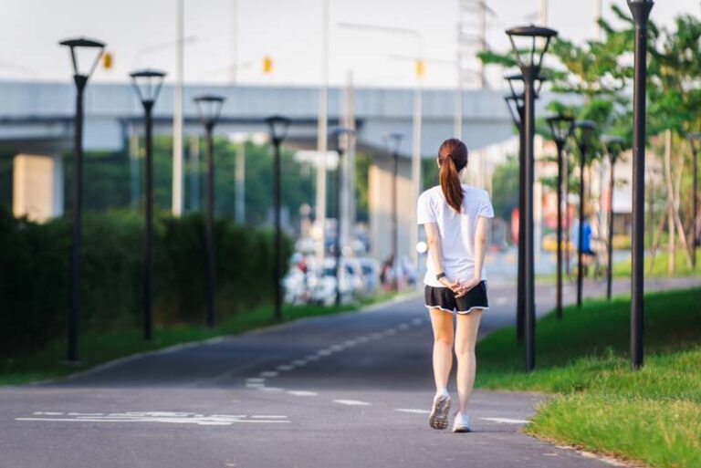 รู้หรือไม่? เดิน 10 นาที ก็ช่วยคลายเครียด ลดวิตกกังวลช่วยเยียวยาใจได้