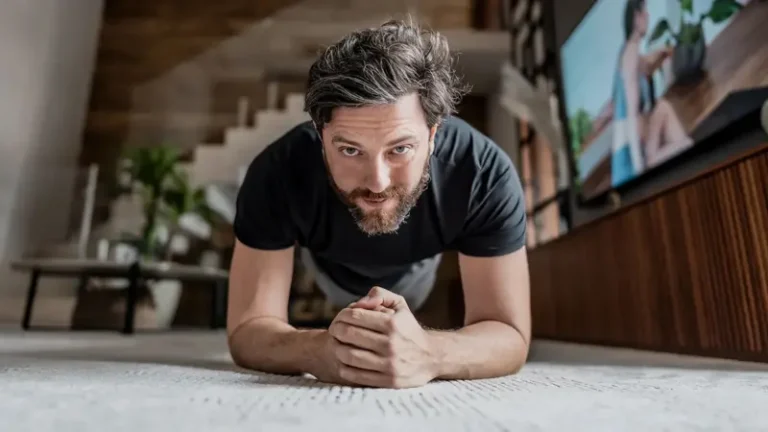 การออกกำลังกายแบบไอโซเมตริกเป็นวิธีที่ดีในการสร้างความแข็งแรงหรือไม่?