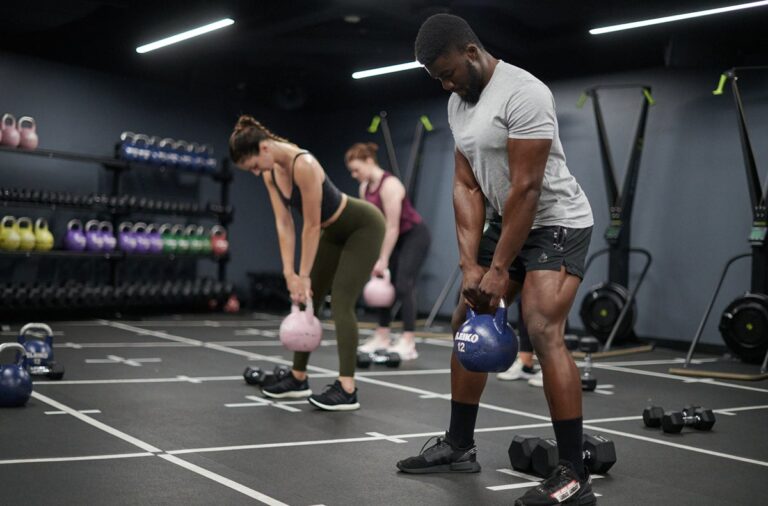 สร้างกล้ามเนื่อทั้งตัวด้วยเคตเทิลเบล