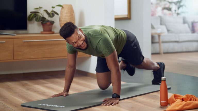 6 ท่าออกกำลังกายตอนเช้าเพื่อกระตุ้นฮอร์โมนแห่งความสุข