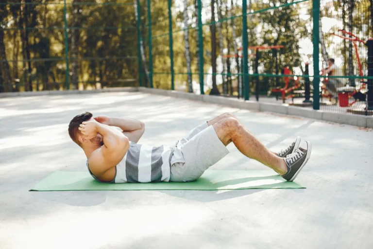 Circuit Training คืออะไร ? รู้จักการฝึกกล้ามเนื้อที่ทำได้ง่าย ๆ ที่บ้าน